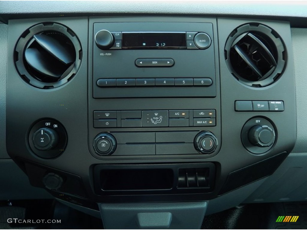 2015 Ford F250 Super Duty XL Regular Cab Controls Photos
