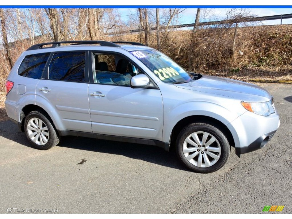 2013 Forester 2.5 X Premium - Ice Silver Metallic / Black photo #4