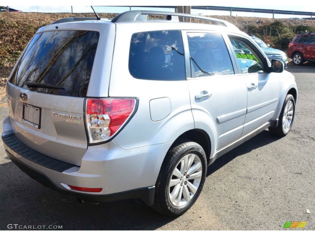 2013 Forester 2.5 X Premium - Ice Silver Metallic / Black photo #6