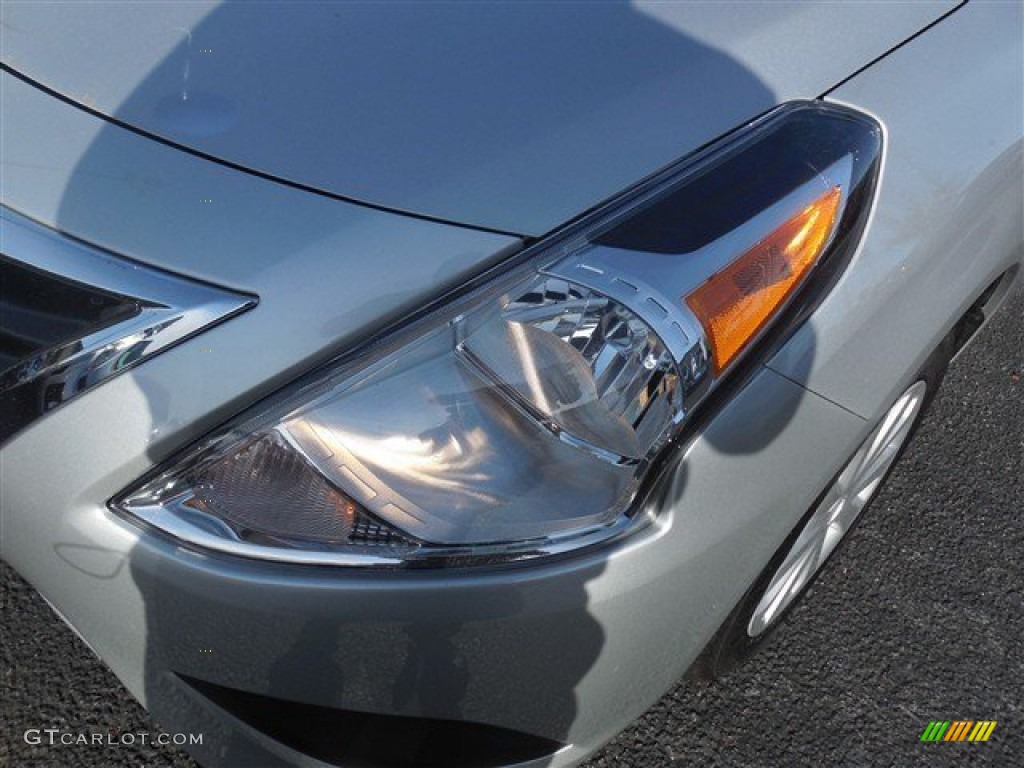 2015 Versa 1.6 SV Sedan - Brilliant Silver / Charcoal photo #4
