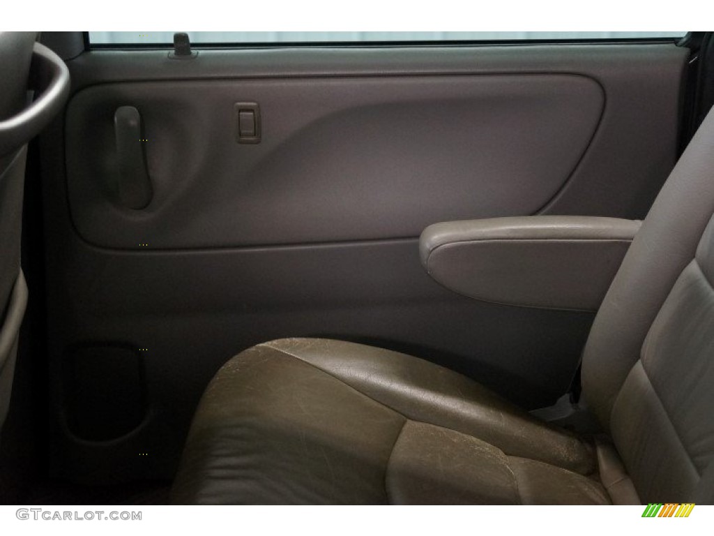 2003 MPV ES - Black Mica / Gray photo #16