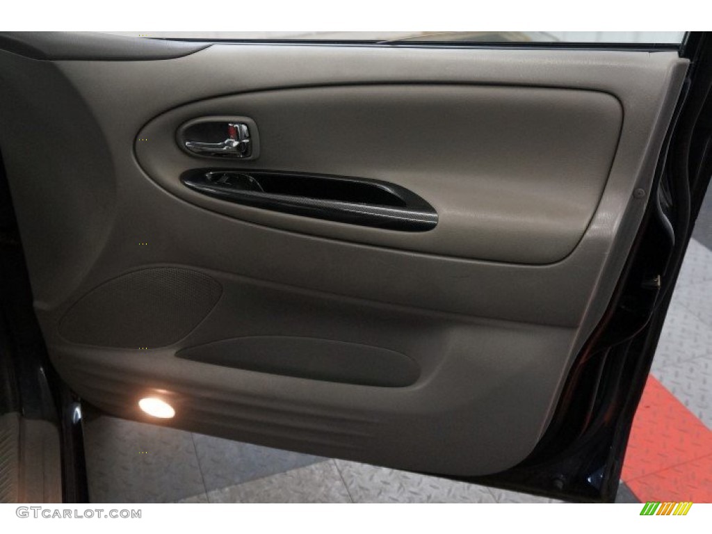 2003 MPV ES - Black Mica / Gray photo #17