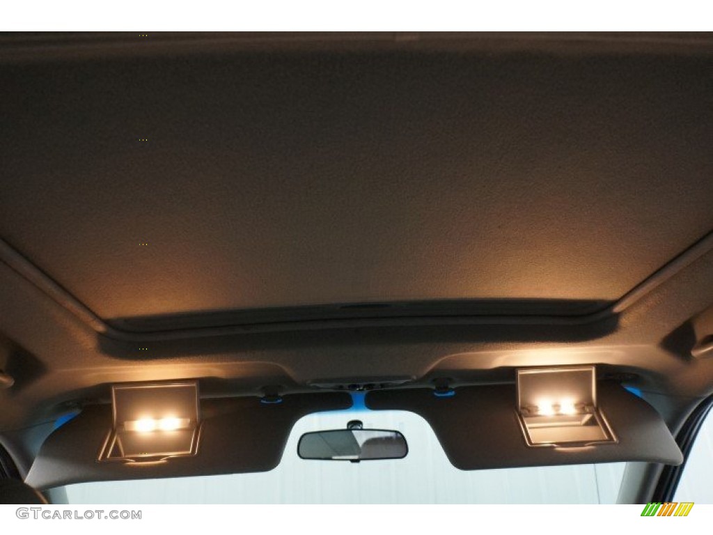 2003 MPV ES - Black Mica / Gray photo #20