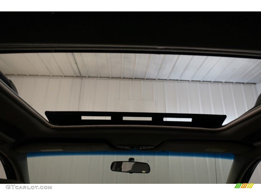 2003 MPV ES - Black Mica / Gray photo #21