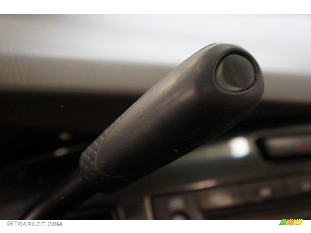 2003 MPV ES - Black Mica / Gray photo #27