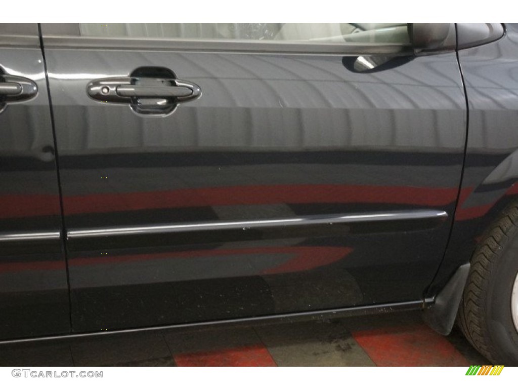 2003 MPV ES - Black Mica / Gray photo #48