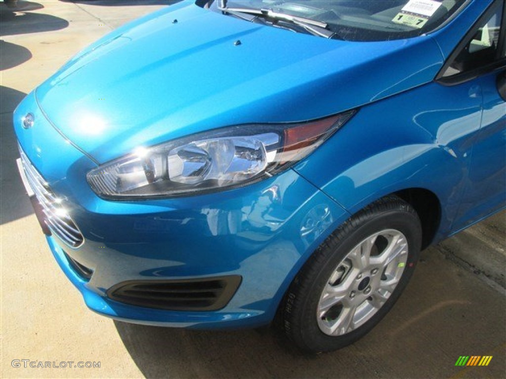 2015 Fiesta SE Sedan - Blue Candy Metallic / Charcoal Black photo #5