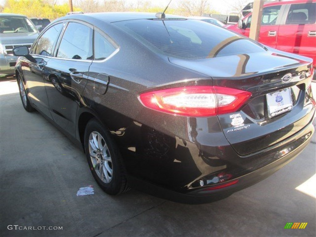 2015 Fusion S - Tuxedo Black Metallic / Earth Gray photo #5