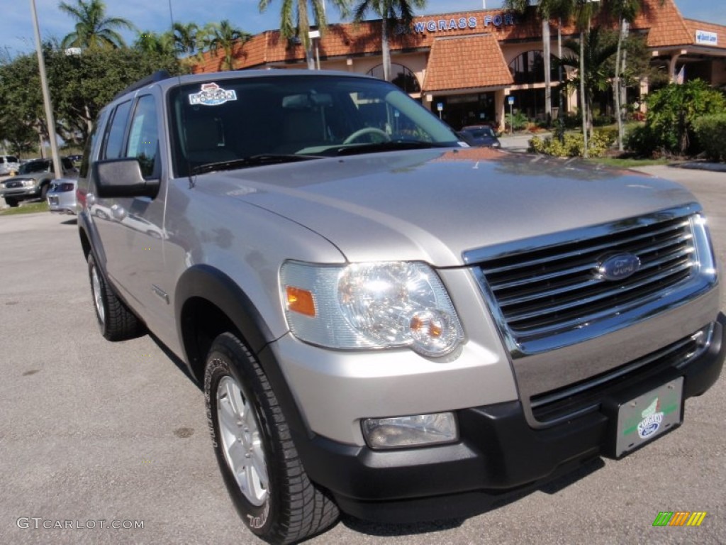 2007 Explorer XLT - Silver Birch Metallic / Camel photo #2