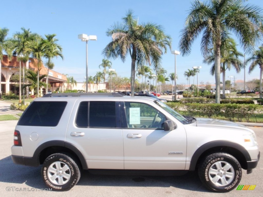 2007 Explorer XLT - Silver Birch Metallic / Camel photo #5