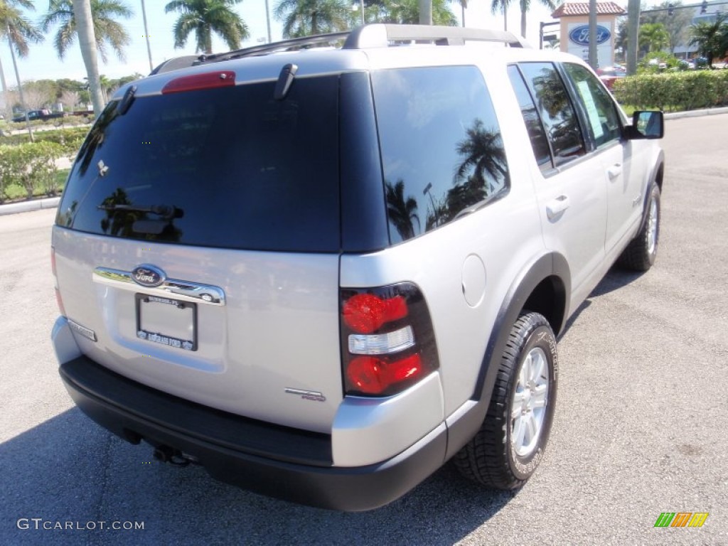 2007 Explorer XLT - Silver Birch Metallic / Camel photo #6