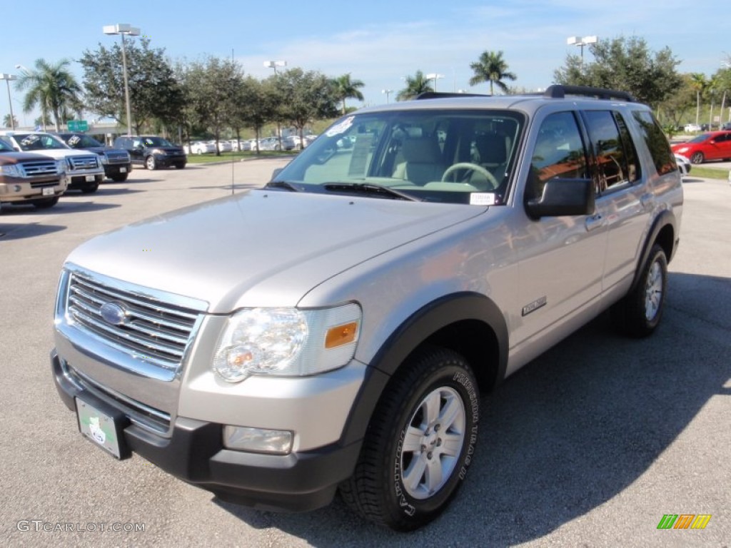 2007 Explorer XLT - Silver Birch Metallic / Camel photo #14
