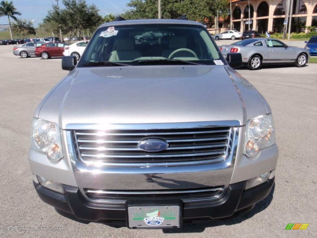 2007 Explorer XLT - Silver Birch Metallic / Camel photo #16