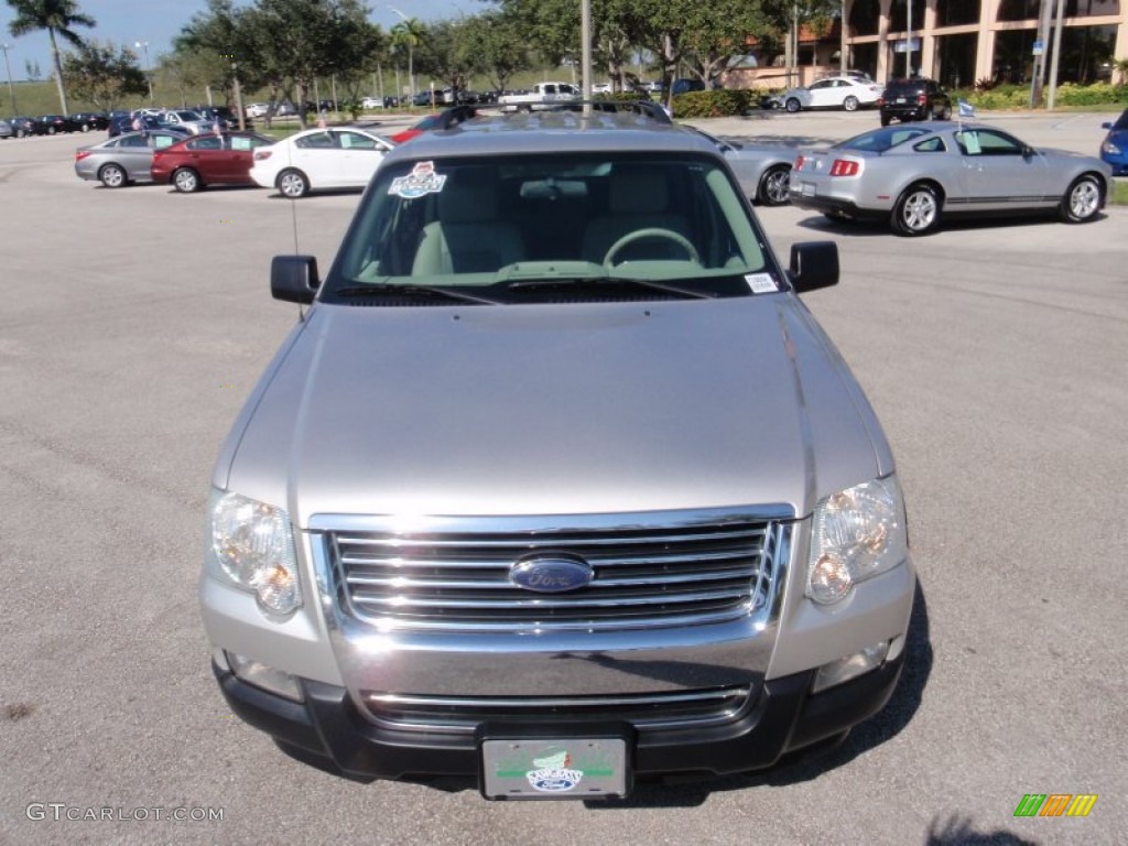 2007 Explorer XLT - Silver Birch Metallic / Camel photo #17