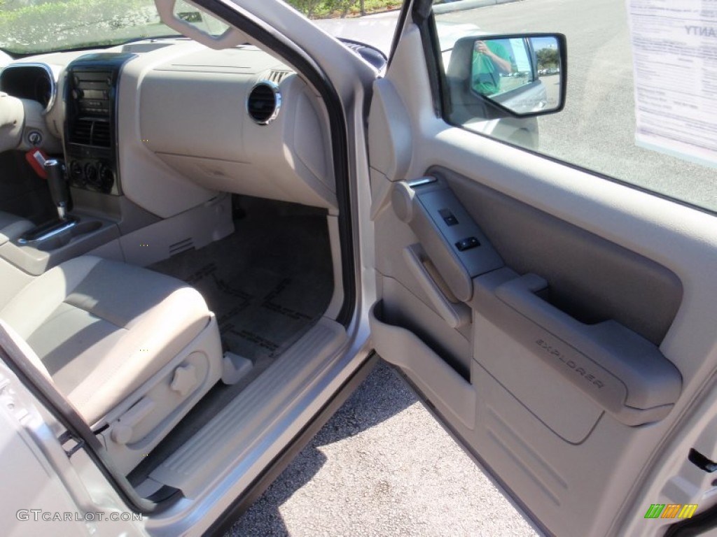 2007 Explorer XLT - Silver Birch Metallic / Camel photo #21