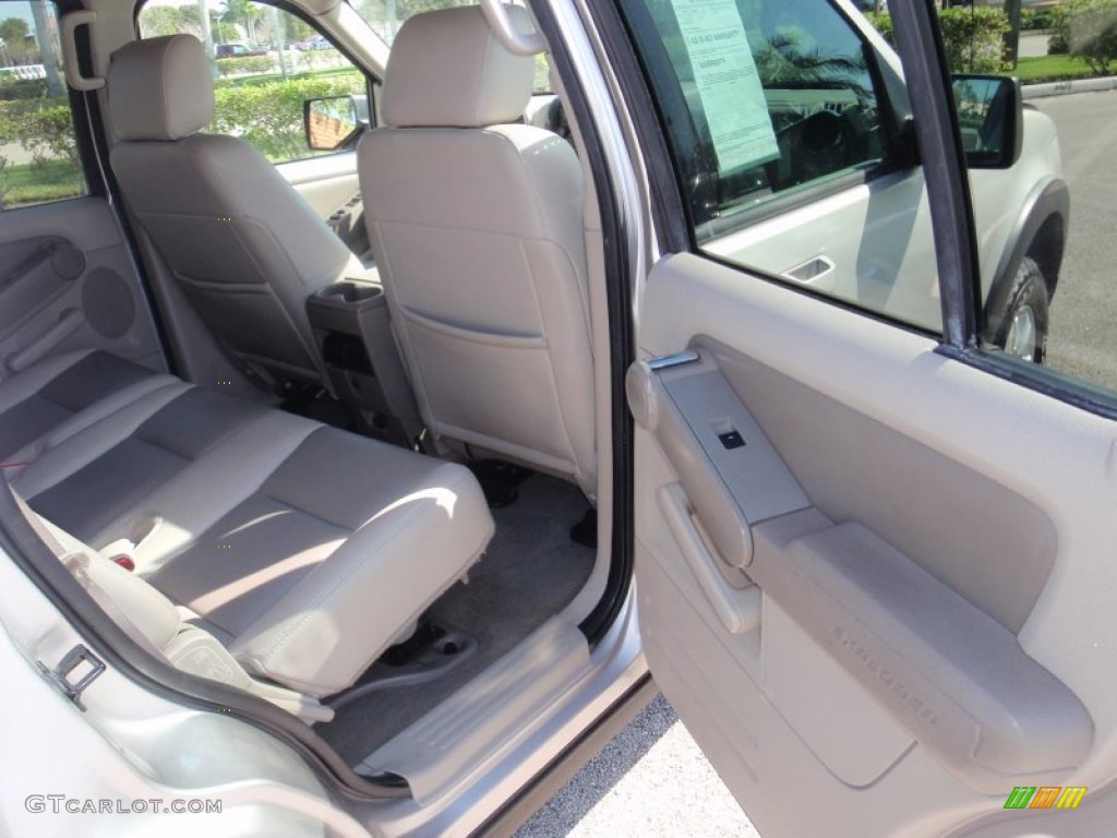 2007 Explorer XLT - Silver Birch Metallic / Camel photo #23