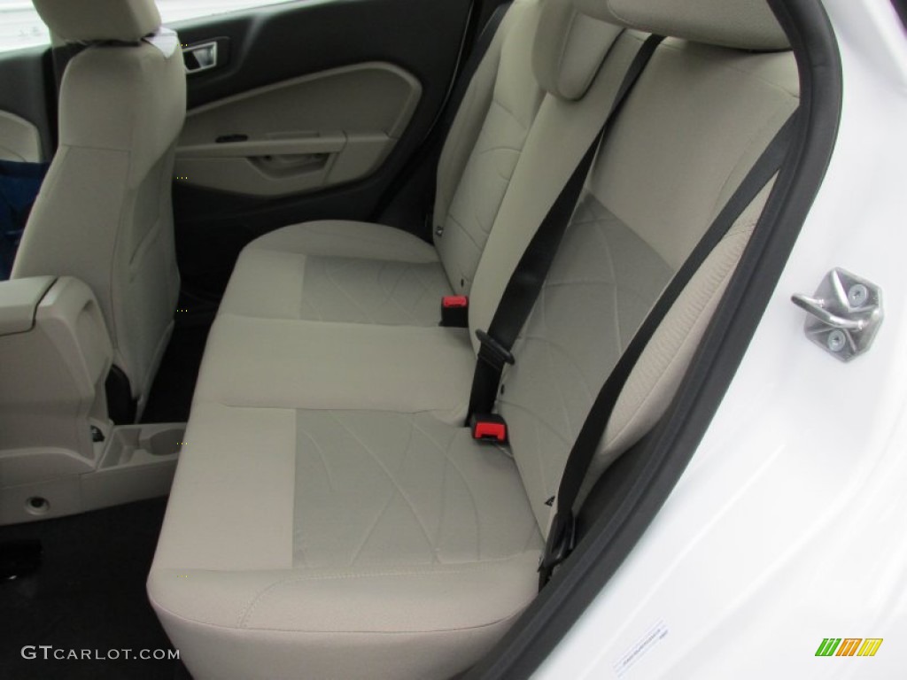 2015 Fiesta SE Sedan - Oxford White / Charcoal Black photo #20