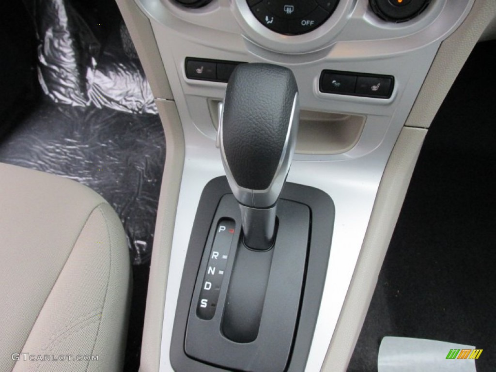 2015 Fiesta SE Sedan - Oxford White / Charcoal Black photo #30