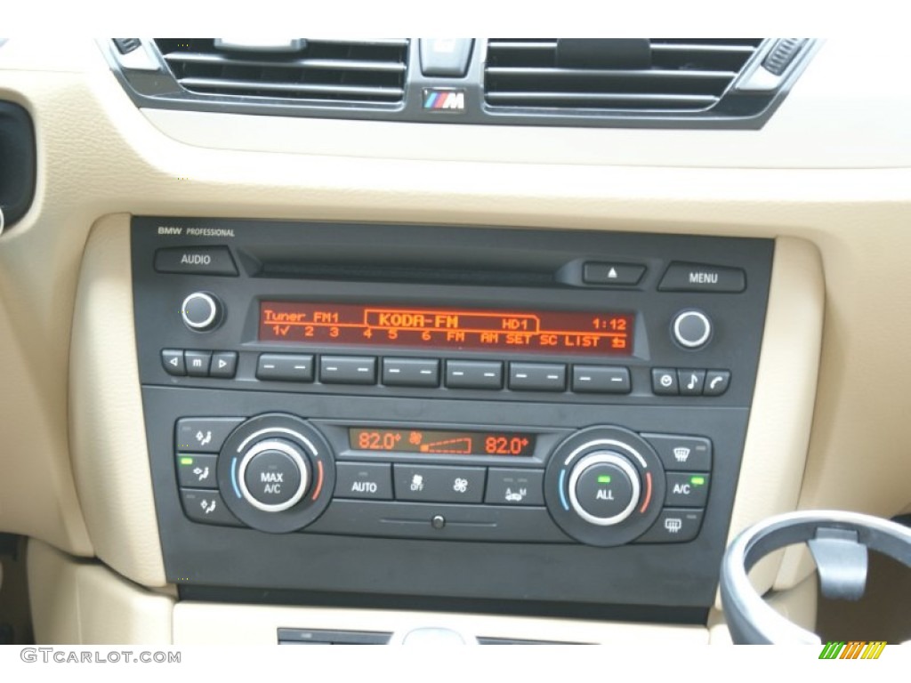 2013 BMW X1 sDrive 28i Audio System Photos