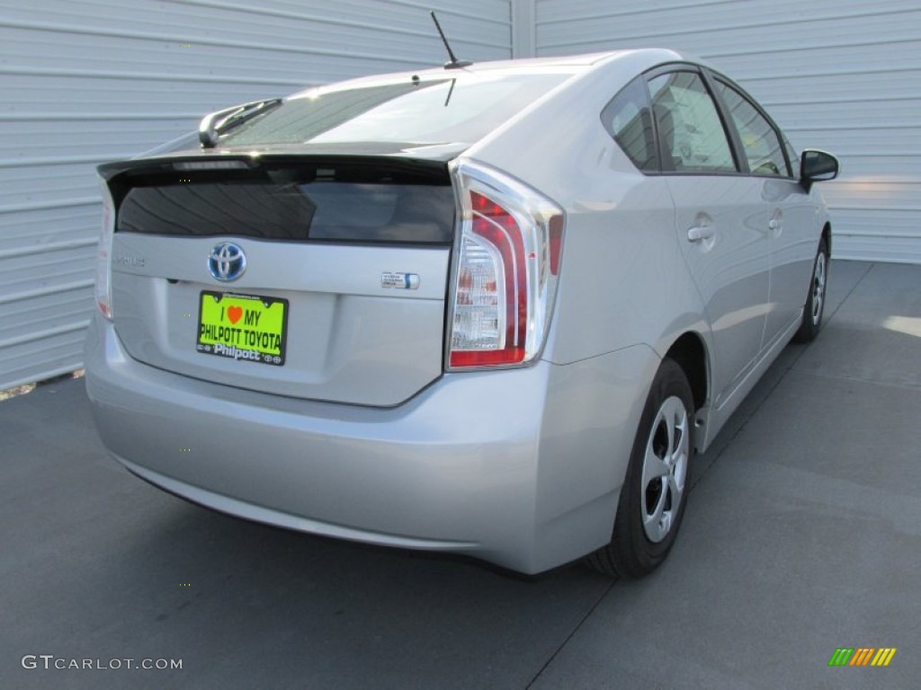 2015 Prius Three Hybrid - Classic Silver Metallic / Dark Gray photo #4