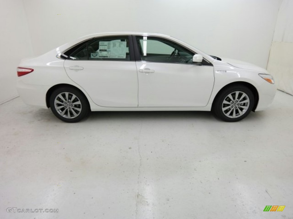2015 Camry XLE - Super White / Ash photo #1