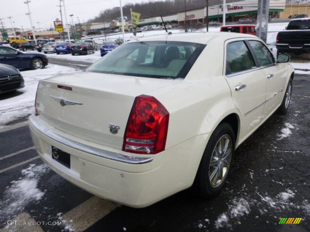 2008 300 C HEMI AWD - Stone White / Dark Khaki/Light Graystone photo #5