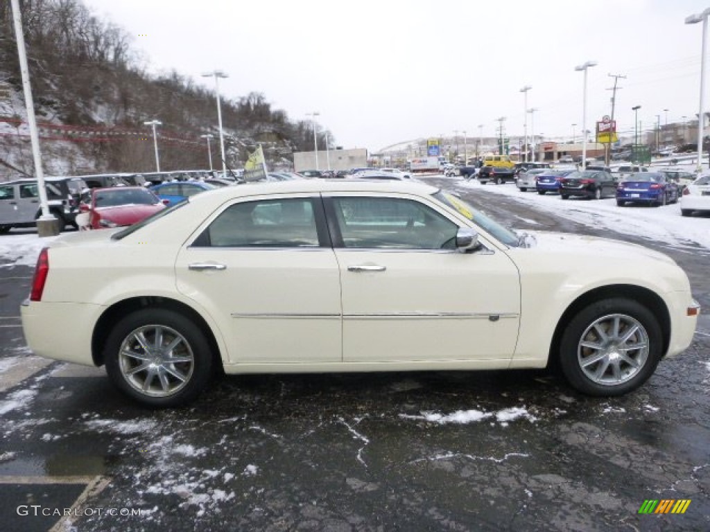 2008 300 C HEMI AWD - Stone White / Dark Khaki/Light Graystone photo #6