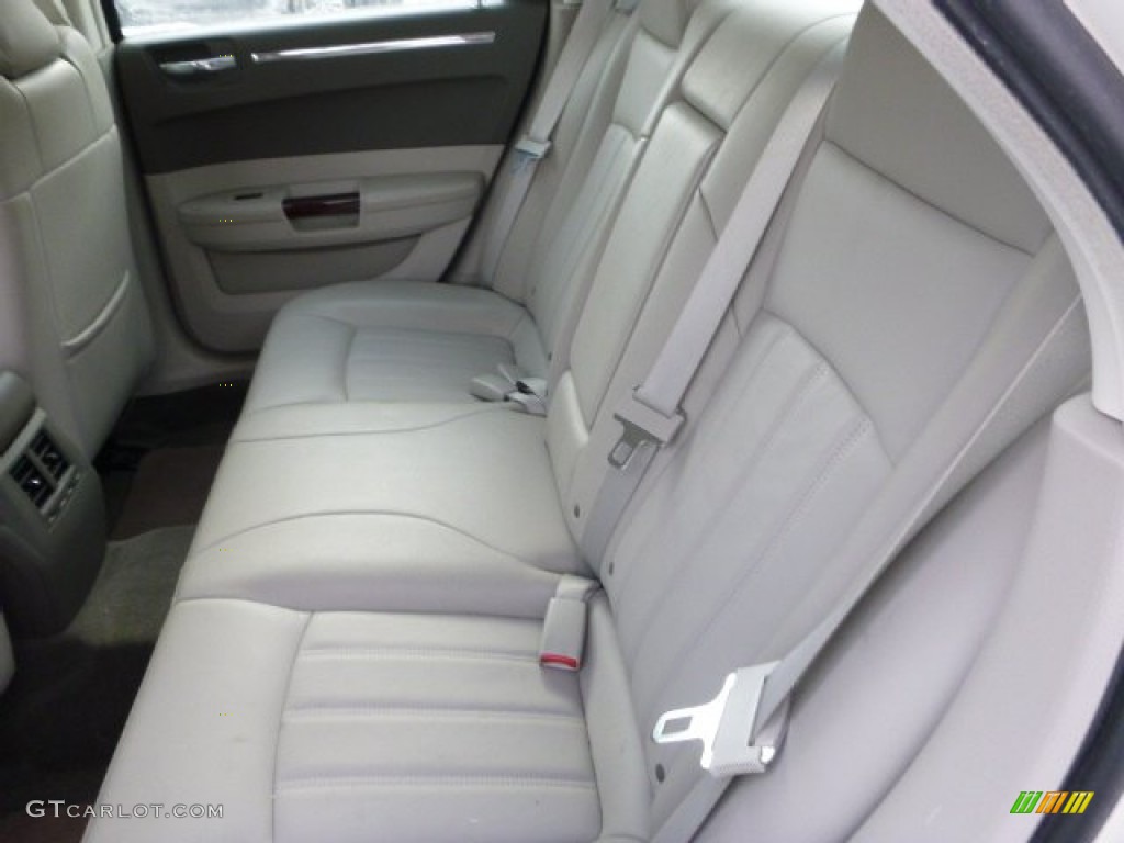 2008 300 C HEMI AWD - Stone White / Dark Khaki/Light Graystone photo #13
