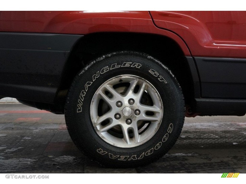 2004 Grand Cherokee Laredo 4x4 - Inferno Red Pearl / Dark Slate Gray photo #46