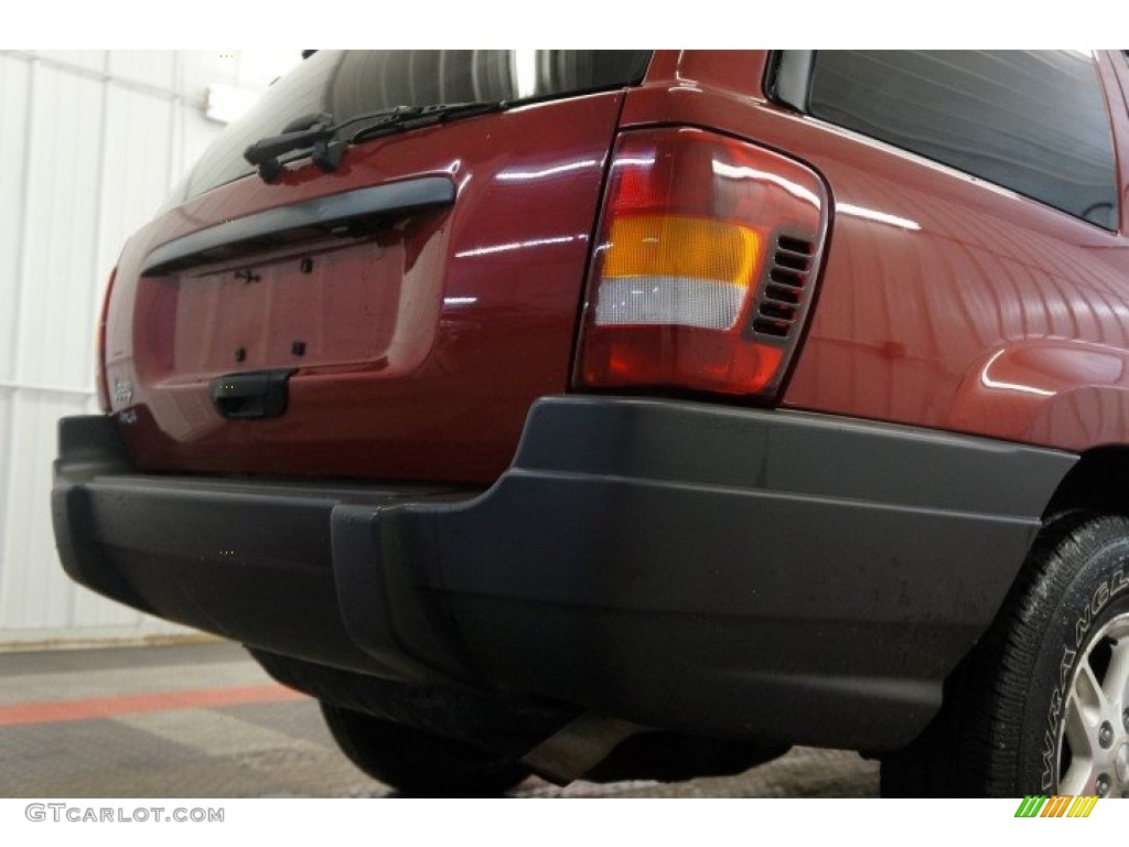 2004 Grand Cherokee Laredo 4x4 - Inferno Red Pearl / Dark Slate Gray photo #49