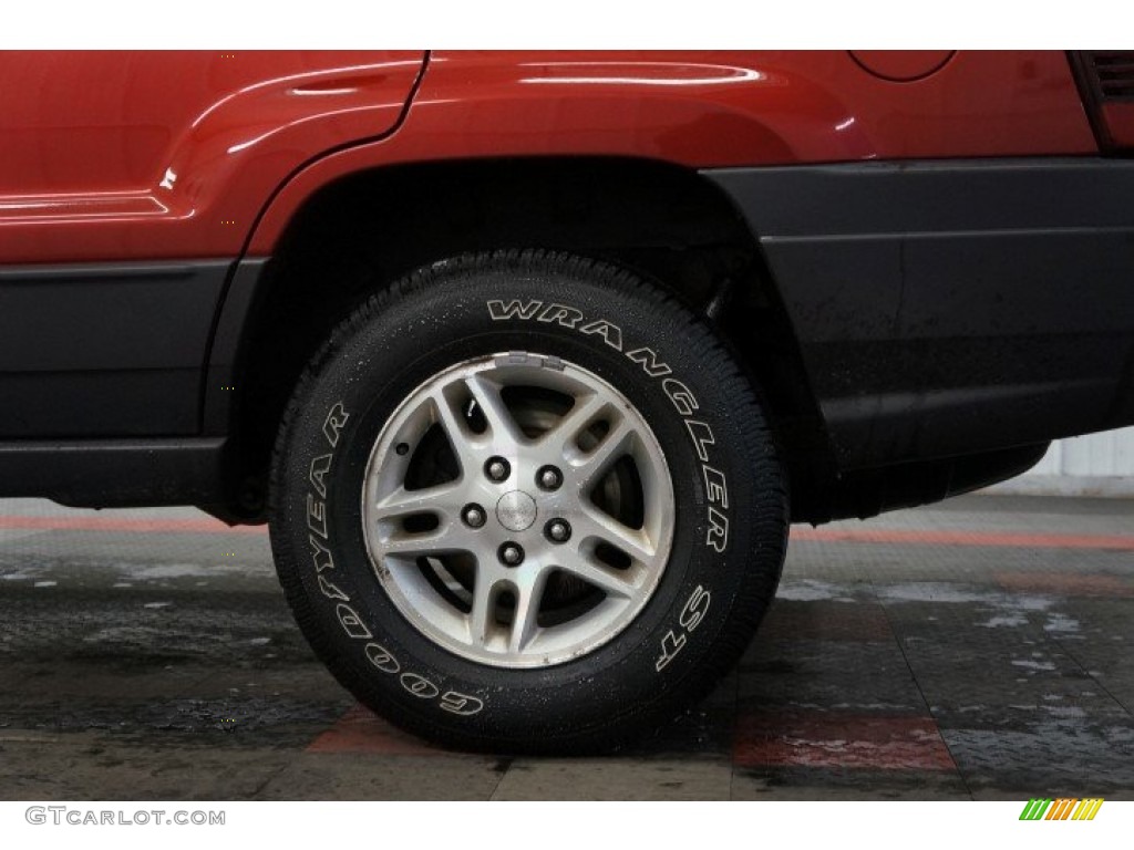 2004 Grand Cherokee Laredo 4x4 - Inferno Red Pearl / Dark Slate Gray photo #52