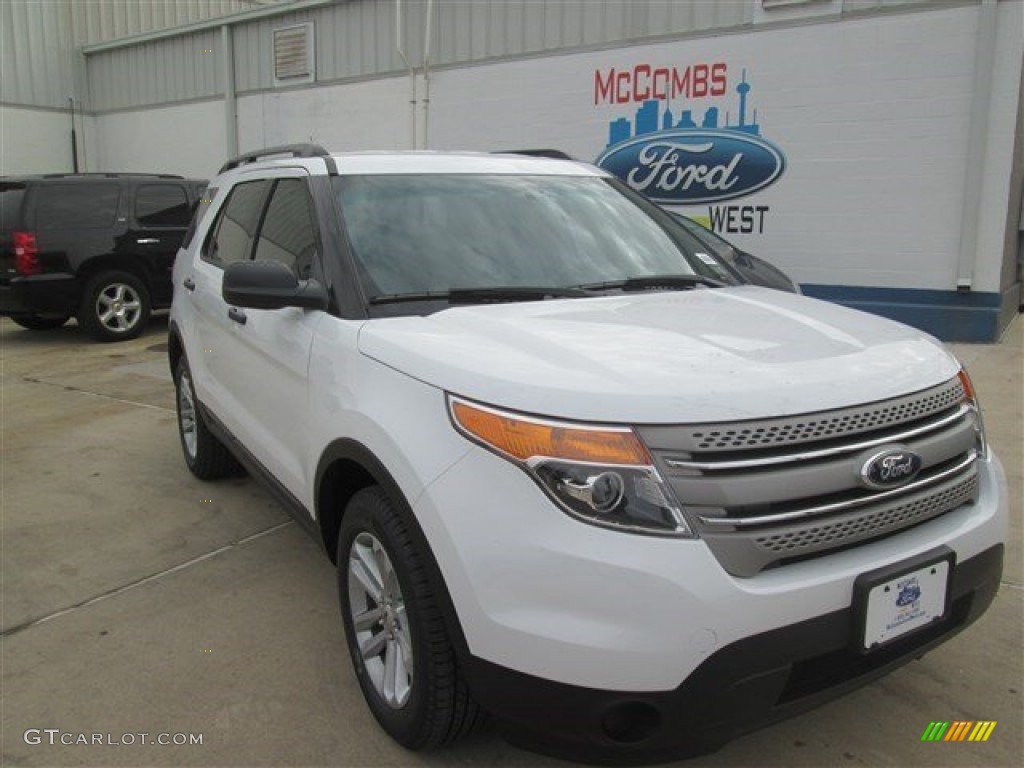 2015 Explorer FWD - Oxford White / Medium Light Stone photo #1