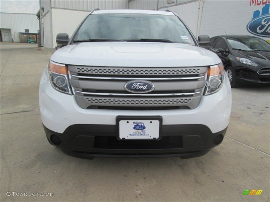 2015 Explorer FWD - Oxford White / Medium Light Stone photo #4