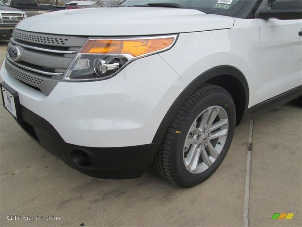2015 Explorer FWD - Oxford White / Medium Light Stone photo #5
