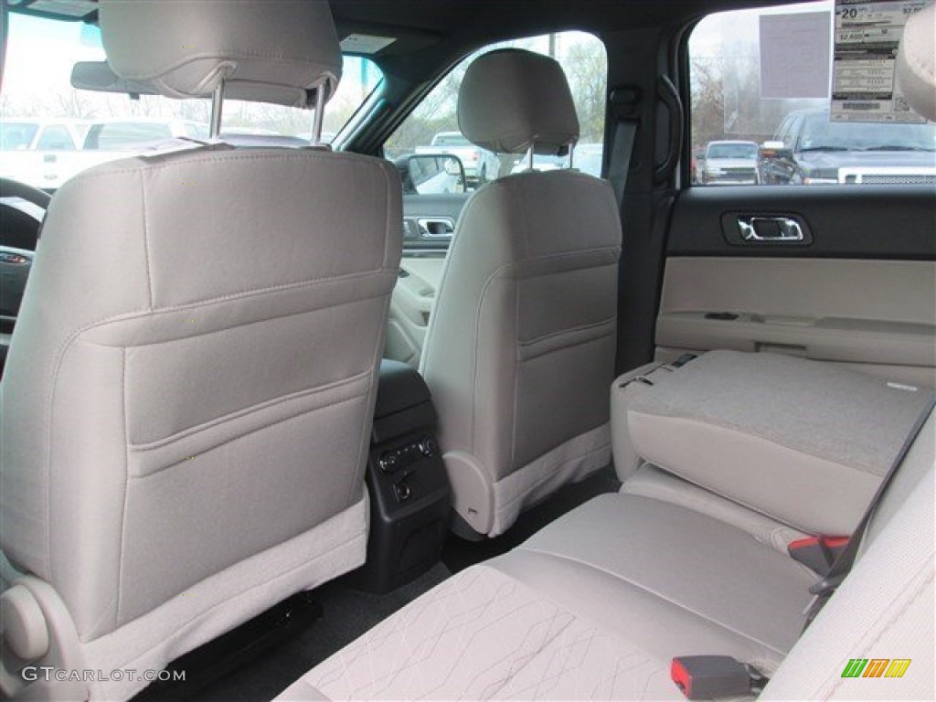 2015 Explorer FWD - Oxford White / Medium Light Stone photo #15