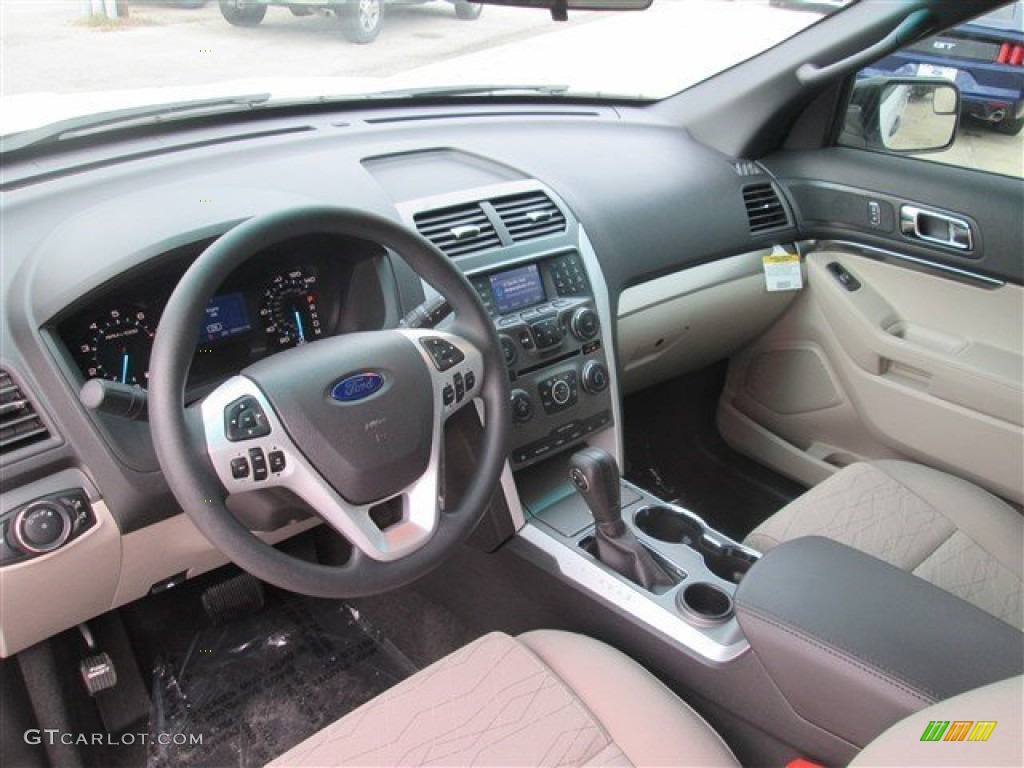 2015 Explorer FWD - Oxford White / Medium Light Stone photo #19