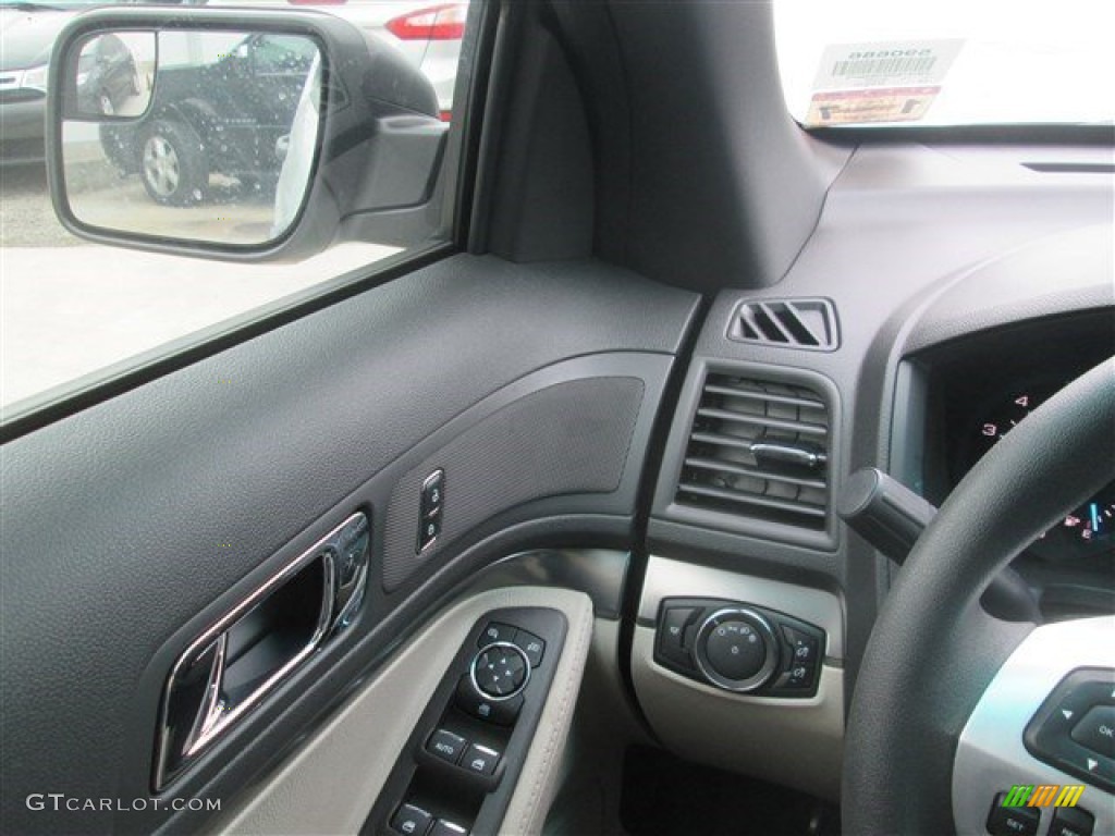 2015 Explorer FWD - Oxford White / Medium Light Stone photo #20