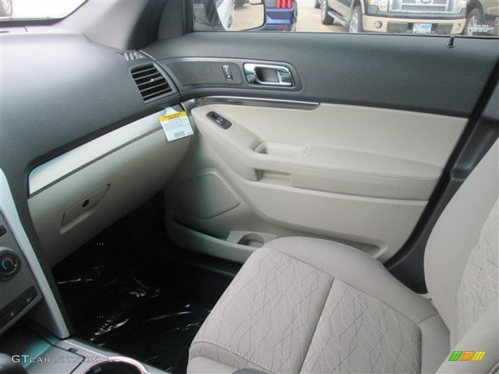 2015 Explorer FWD - Oxford White / Medium Light Stone photo #27