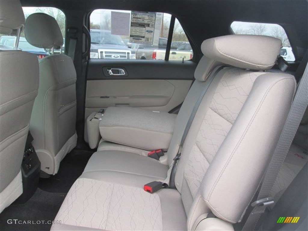 2015 Explorer FWD - Oxford White / Medium Light Stone photo #42