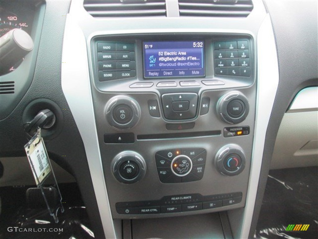 2015 Explorer FWD - Oxford White / Medium Light Stone photo #54
