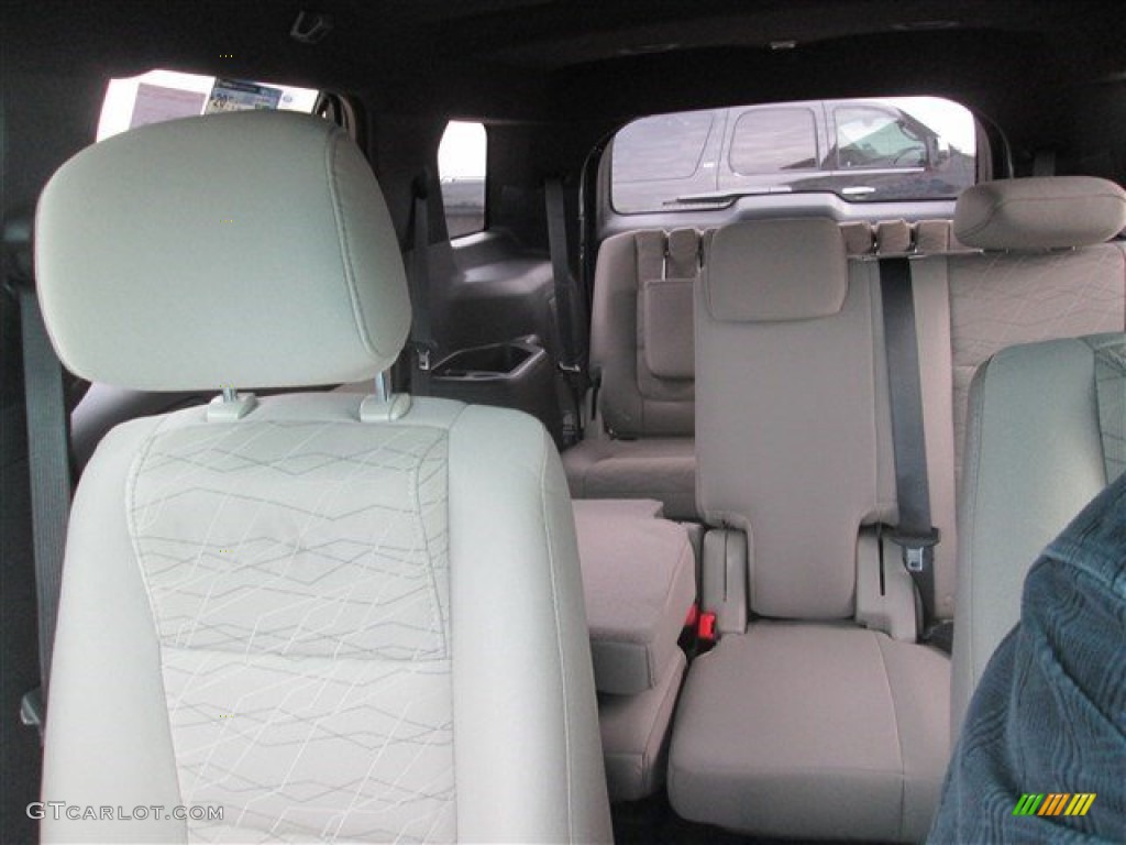 2015 Explorer FWD - Oxford White / Medium Light Stone photo #57