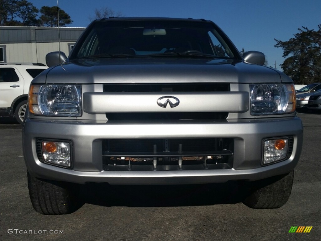 2002 QX4 4x4 - Brilliant Silver Metallic / Graphite photo #4