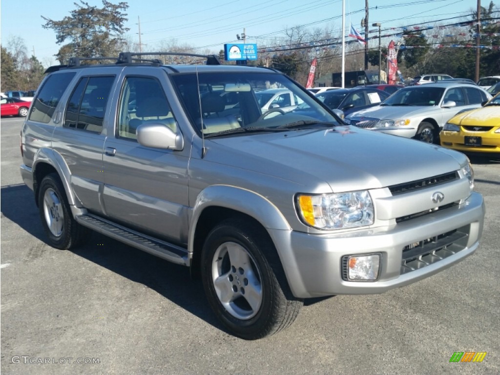 2002 QX4 4x4 - Brilliant Silver Metallic / Graphite photo #5