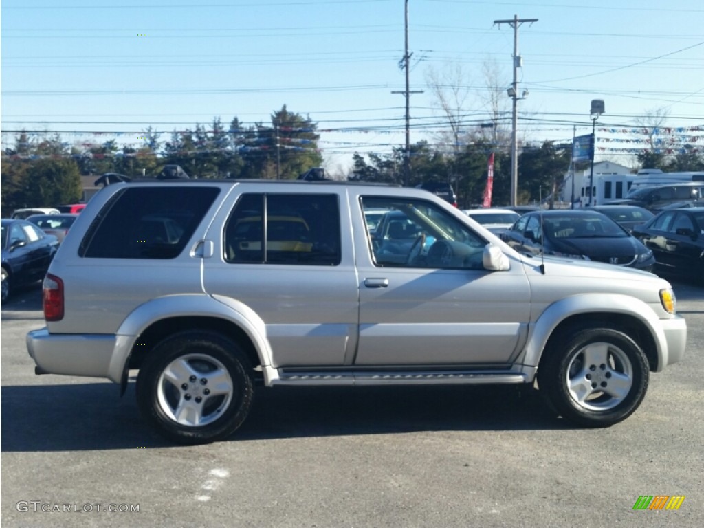 2002 QX4 4x4 - Brilliant Silver Metallic / Graphite photo #8
