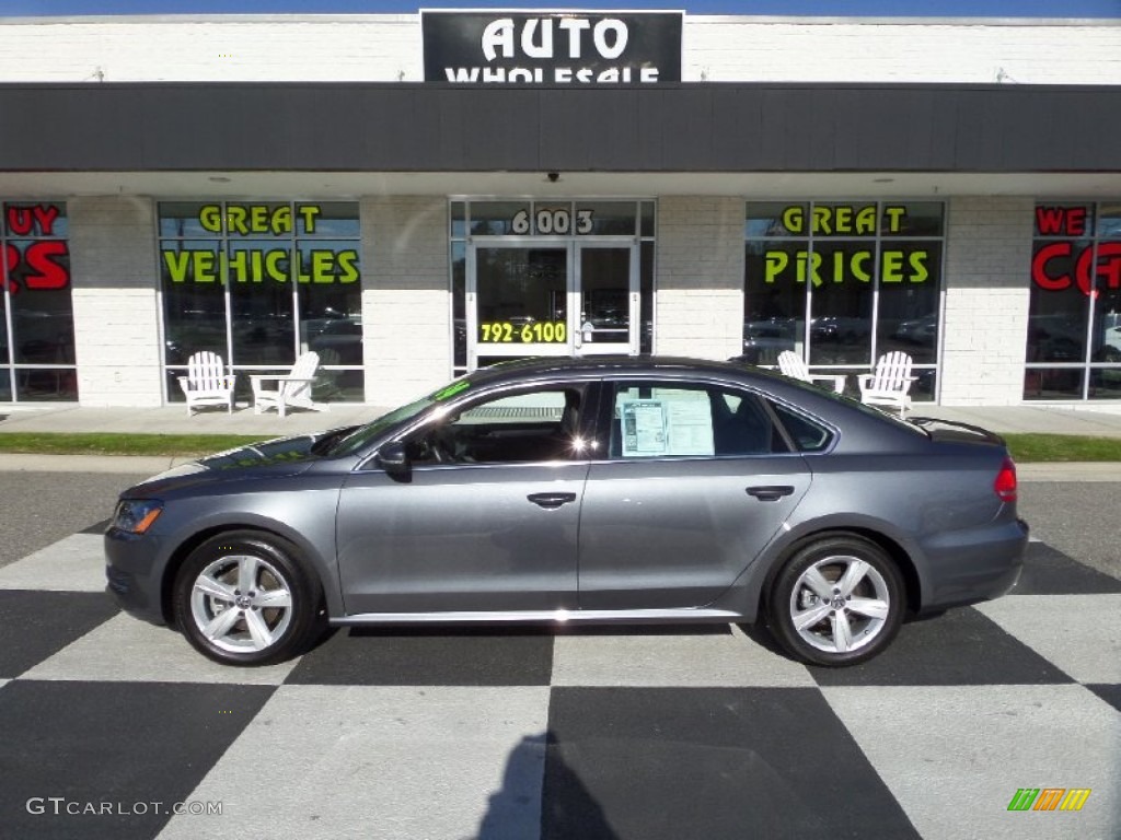 2014 Passat 2.5L SE - Platinum Gray Metallic / Titan Black photo #1