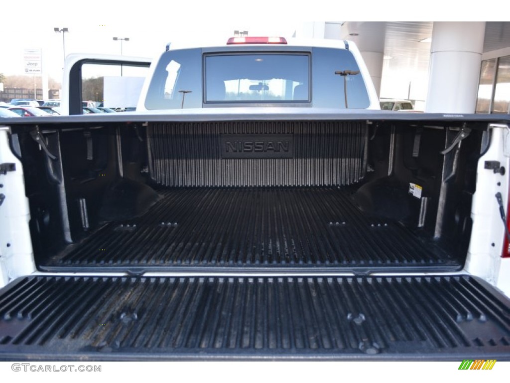 2012 Titan SV Crew Cab - Blizzard White / Almond photo #18