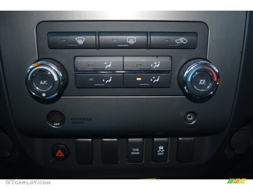 2012 Titan SV Crew Cab - Blizzard White / Almond photo #20