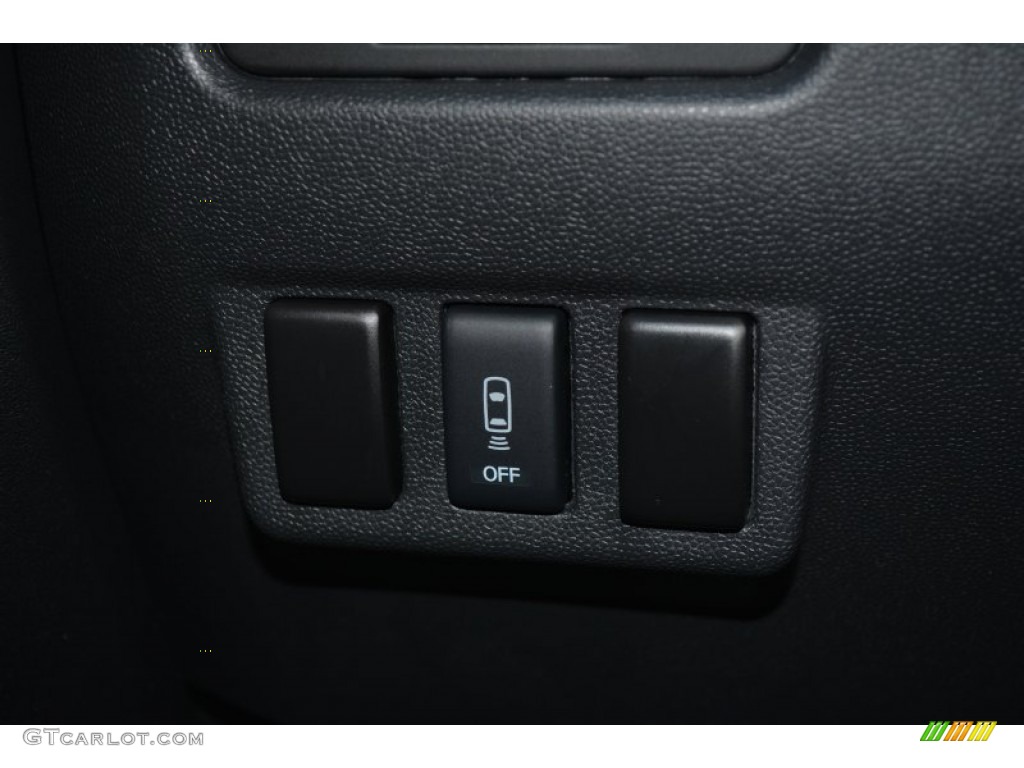 2012 Titan SV Crew Cab - Blizzard White / Almond photo #26