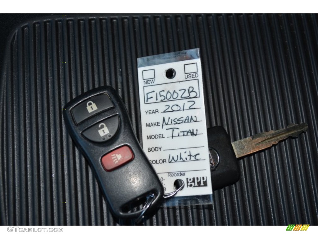 2012 Titan SV Crew Cab - Blizzard White / Almond photo #28