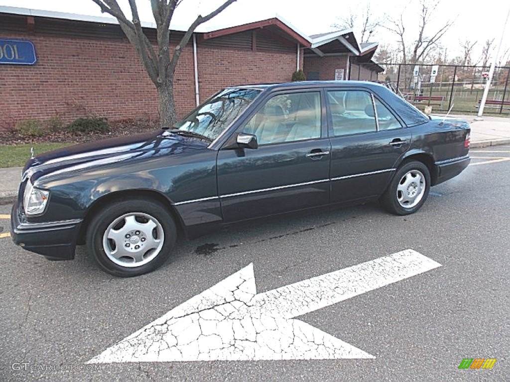 Black Pearl Metallic Mercedes-Benz E